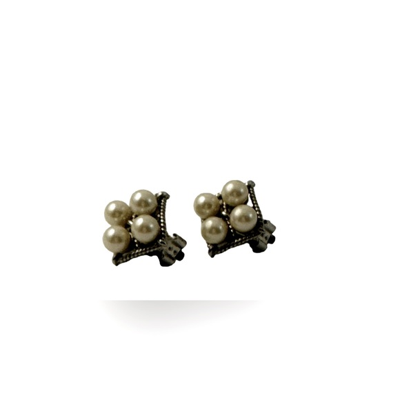 Vintage Earrings Clip On Faux Pearl - Picture 1 of 4